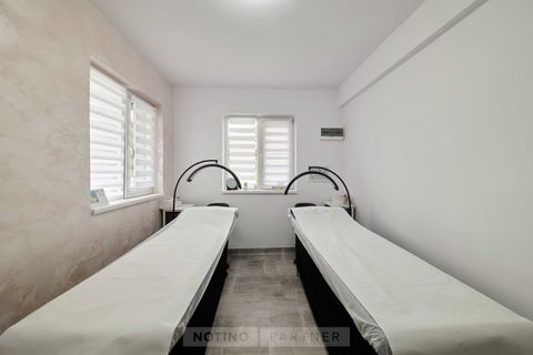 Alexandra Veronica Lash Trainer