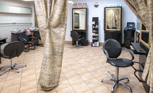 Arria Salon