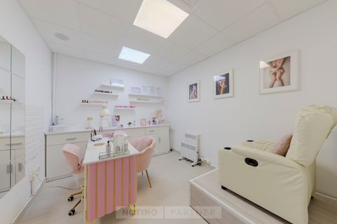 Roxana Lecea Nail Artist