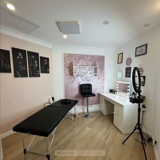Diana Popescu Make-Up & Lashes